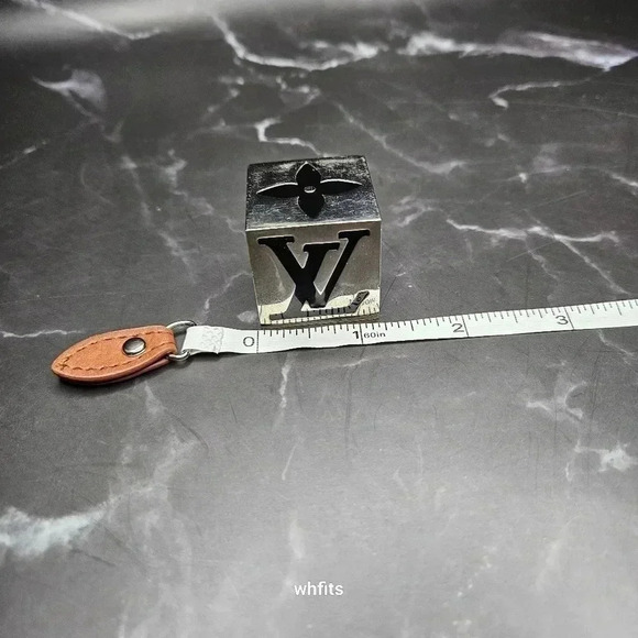 Louis Vuitton Silver Tone Magnetic Cubes VIP special edition - Picture 3 of 3
